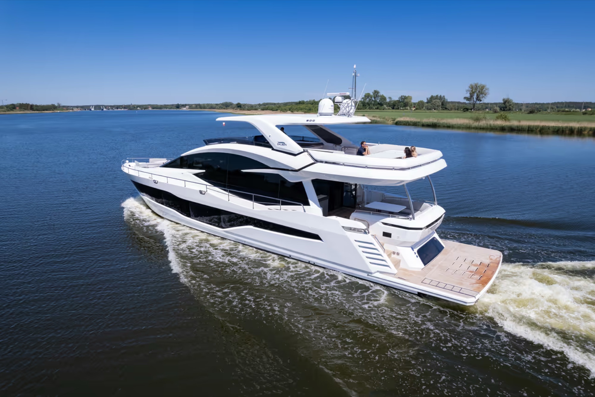 Galeon 800 Fly