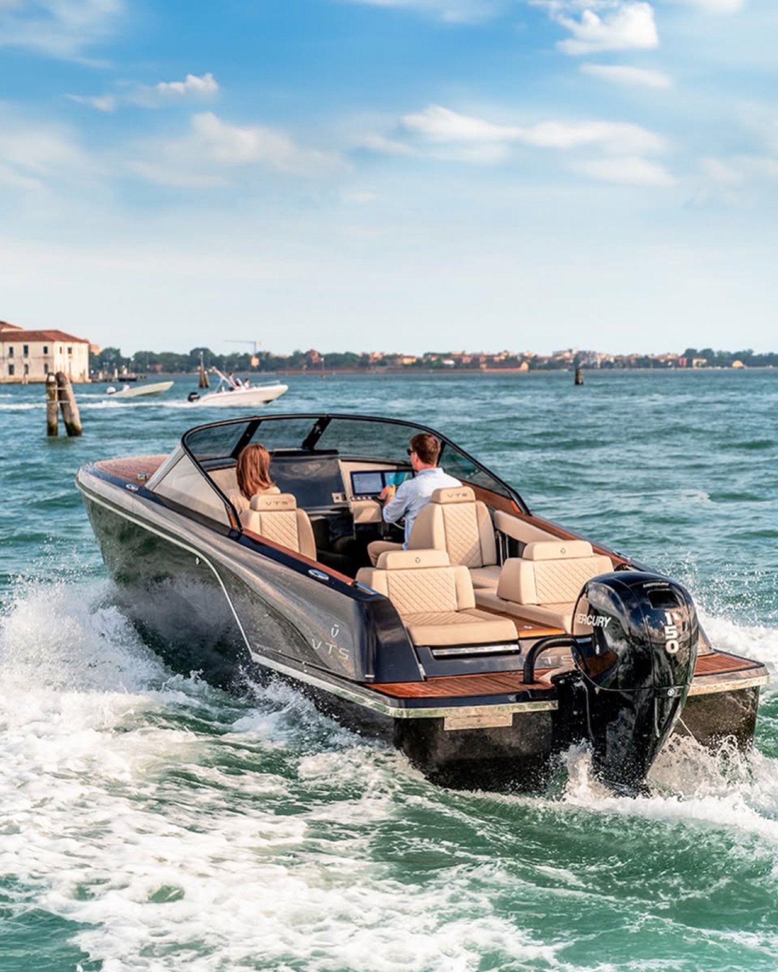 Flying Shark 7.7 Bowrider